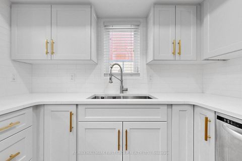 Photo 6 at 113 - 40 Merchant Lane, Dufferin Grove, Toronto