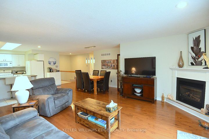 Photo 7 at 8 - 20 Meadowlands Boulevard, Meadowlands, Hamilton