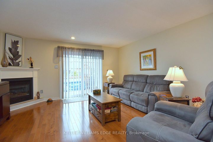 Photo 8 at 8 - 20 Meadowlands Boulevard, Meadowlands, Hamilton