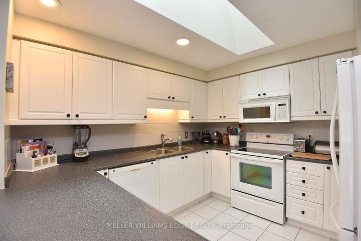 Photo 13 at 8 - 20 Meadowlands Boulevard, Meadowlands, Hamilton