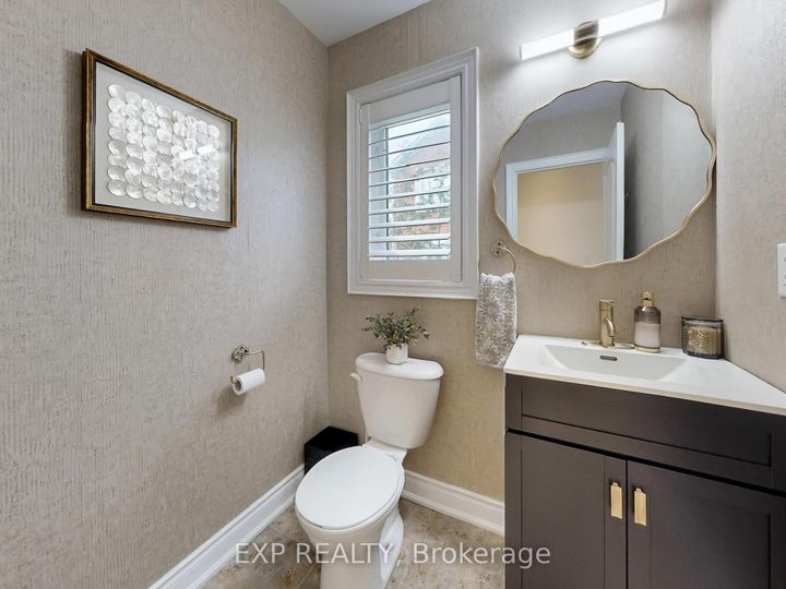 Photo 24 at 33 Gambit Avenue, Vellore Village, Vaughan