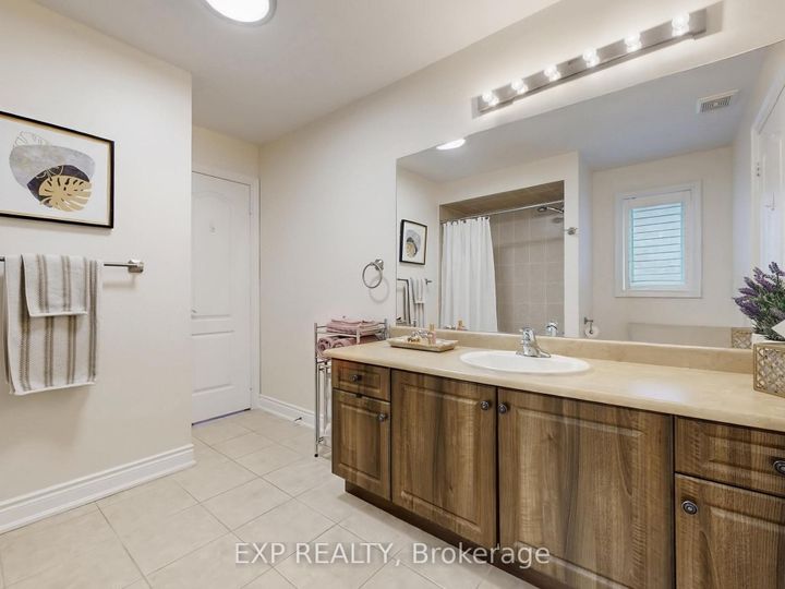 Photo 33 at 33 Gambit Avenue, Vellore Village, Vaughan