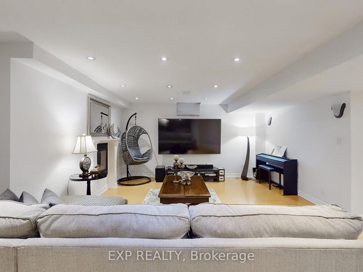 Photo 39 at 33 Gambit Avenue, Vellore Village, Vaughan