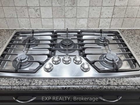 Photo 18 at 33 Gambit Avenue, Vellore Village, Vaughan