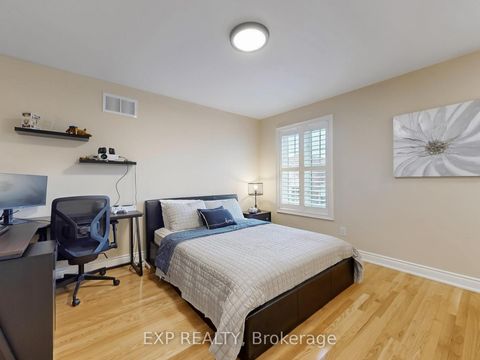 Photo 35 at 33 Gambit Avenue, Vellore Village, Vaughan