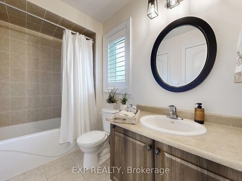 Photo 36 at 33 Gambit Avenue, Vellore Village, Vaughan