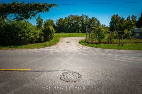 Photo 2 at 26839 Civic Centre Road, Historic Lakeshore Communities, Georgina