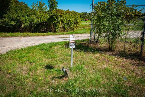 Photo 4 at 26839 Civic Centre Road, Historic Lakeshore Communities, Georgina
