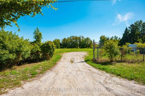 Photo 6 at 26839 Civic Centre Road, Historic Lakeshore Communities, Georgina