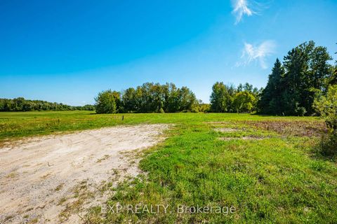 Photo 7 at 26839 Civic Centre Road, Historic Lakeshore Communities, Georgina