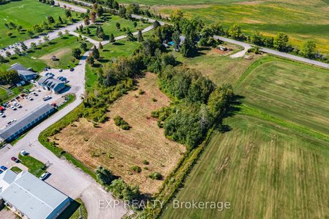 Photo 11 at 26839 Civic Centre Road, Historic Lakeshore Communities, Georgina