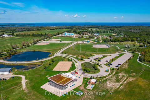 Photo 21 at 26839 Civic Centre Road, Historic Lakeshore Communities, Georgina