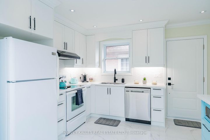 Photo 12 at 21 Barford Road, Kipling, Toronto