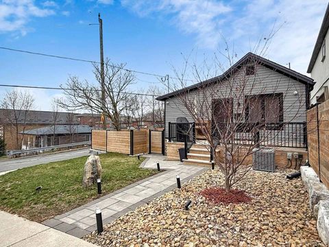 Photo 2 at 534 Silverthorn Avenue, Eglinton West, Toronto