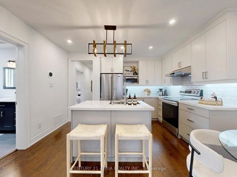 Photo 10 at 534 Silverthorn Avenue, Eglinton West, Toronto