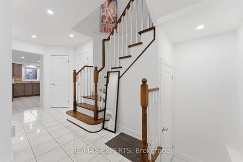 Photo 3 at 22 Wedgewood Place, Concord, Vaughan