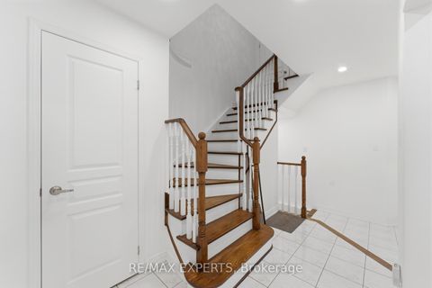 Photo 4 at 22 Wedgewood Place, Concord, Vaughan