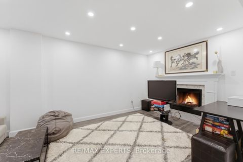 Photo 6 at 22 Wedgewood Place, Concord, Vaughan