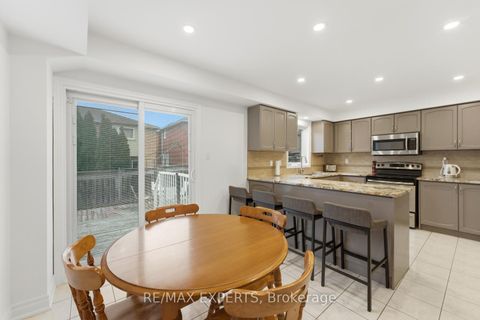 Photo 8 at 22 Wedgewood Place, Concord, Vaughan