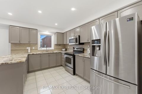 Photo 10 at 22 Wedgewood Place, Concord, Vaughan