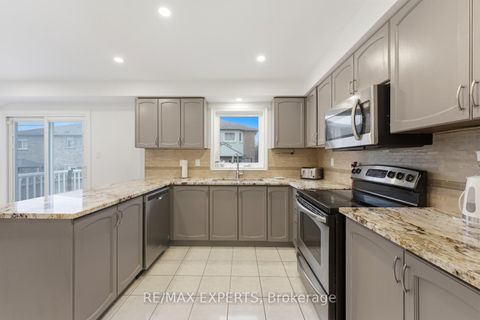 Photo 11 at 22 Wedgewood Place, Concord, Vaughan