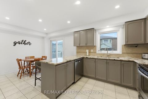 Photo 12 at 22 Wedgewood Place, Concord, Vaughan