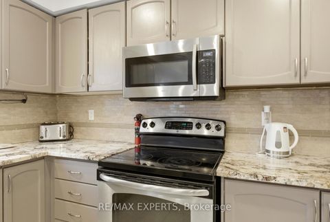 Photo 14 at 22 Wedgewood Place, Concord, Vaughan