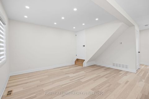 Photo 5 at 961 Victoria Park Avenue, Birchmount, Toronto