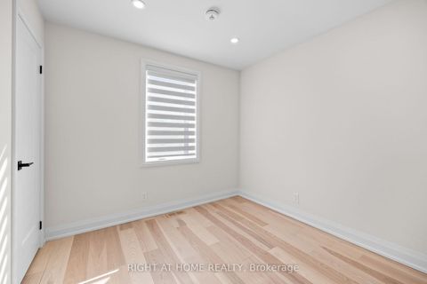 Photo 13 at 961 Victoria Park Avenue, Birchmount, Toronto