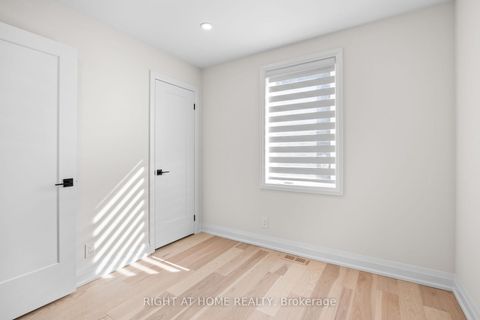 Photo 15 at 961 Victoria Park Avenue, Birchmount, Toronto