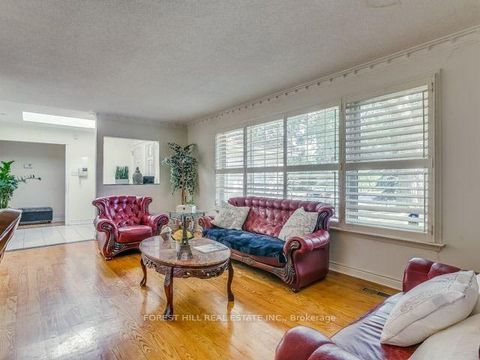 Photo 2 at 62 Northdale Road, Windfields, Toronto