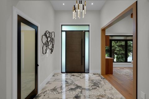 Photo 4 at 19 Polo Crescent, East Woodbridge, Vaughan