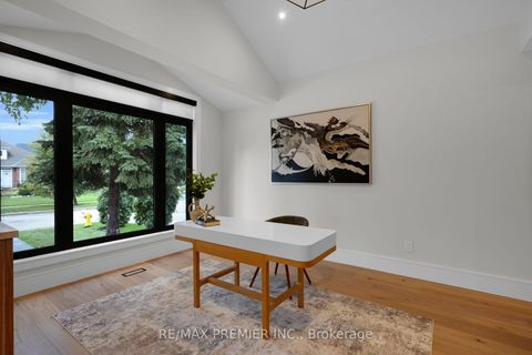 Photo 5 at 19 Polo Crescent, East Woodbridge, Vaughan