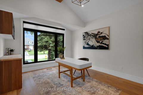 Photo 7 at 19 Polo Crescent, East Woodbridge, Vaughan