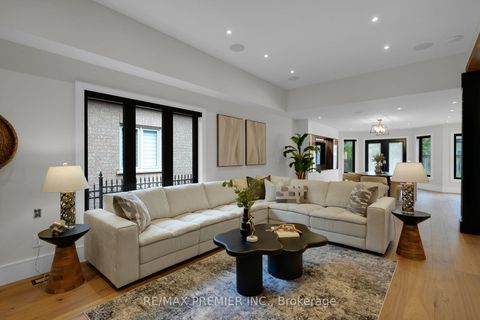 Photo 8 at 19 Polo Crescent, East Woodbridge, Vaughan