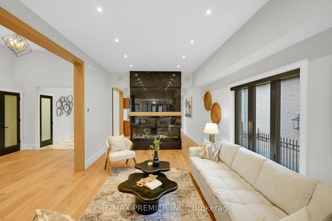 Photo 9 at 19 Polo Crescent, East Woodbridge, Vaughan