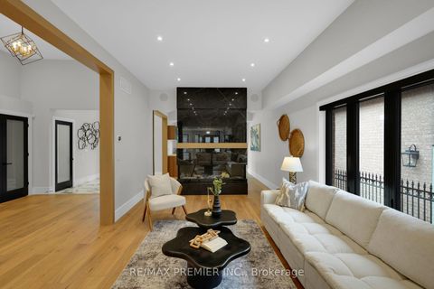 Photo 10 at 19 Polo Crescent, East Woodbridge, Vaughan