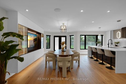 Photo 12 at 19 Polo Crescent, East Woodbridge, Vaughan