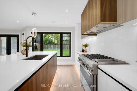 Photo 17 at 19 Polo Crescent, East Woodbridge, Vaughan