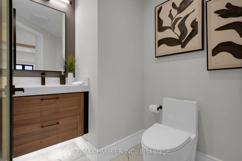 Photo 21 at 19 Polo Crescent, East Woodbridge, Vaughan