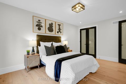 Photo 23 at 19 Polo Crescent, East Woodbridge, Vaughan