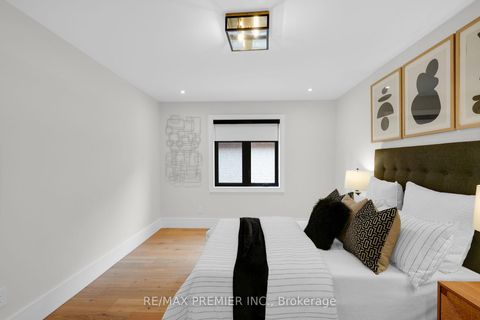 Photo 24 at 19 Polo Crescent, East Woodbridge, Vaughan