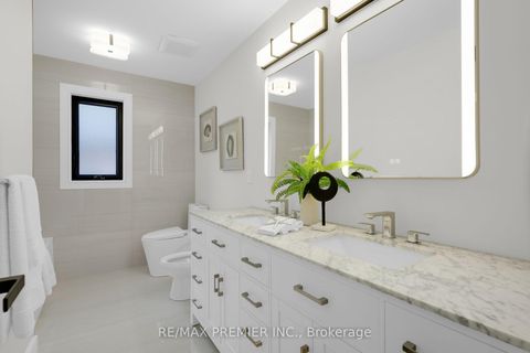 Photo 25 at 19 Polo Crescent, East Woodbridge, Vaughan