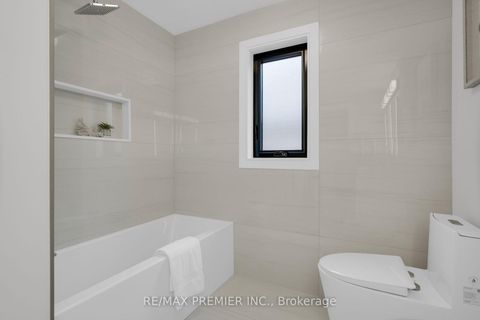 Photo 26 at 19 Polo Crescent, East Woodbridge, Vaughan