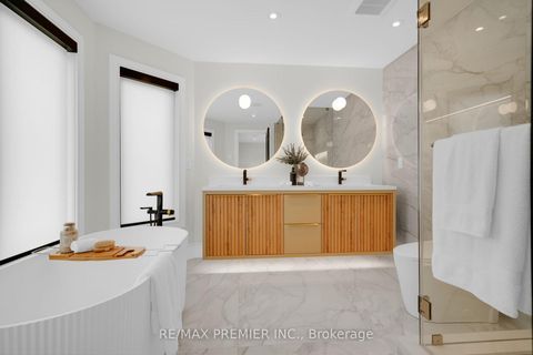 Photo 30 at 19 Polo Crescent, East Woodbridge, Vaughan