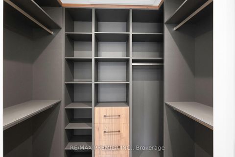 Photo 34 at 19 Polo Crescent, East Woodbridge, Vaughan