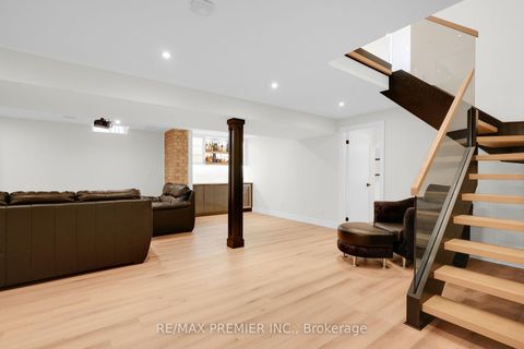 Photo 36 at 19 Polo Crescent, East Woodbridge, Vaughan