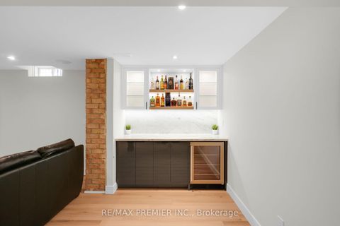 Photo 37 at 19 Polo Crescent, East Woodbridge, Vaughan