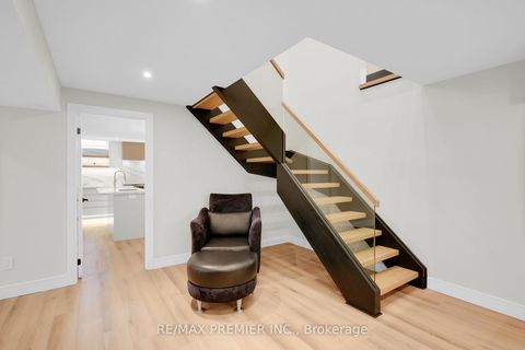 Photo 39 at 19 Polo Crescent, East Woodbridge, Vaughan