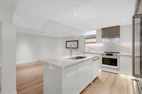 Photo 42 at 19 Polo Crescent, East Woodbridge, Vaughan